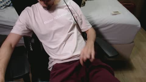 Snapshot of vincebruv chatting on February 6, 12:22 am Vince Bruv online show from February 6, 12:22 am