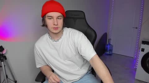 Vincent Strong online show from December 4, 1:20 pm