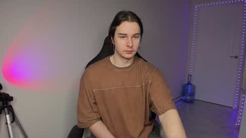 Vincent Strong online show from December 19, 8:23 am