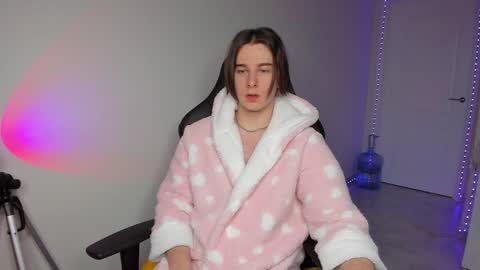 Vincent Strong online show from January 3, 7:27 am