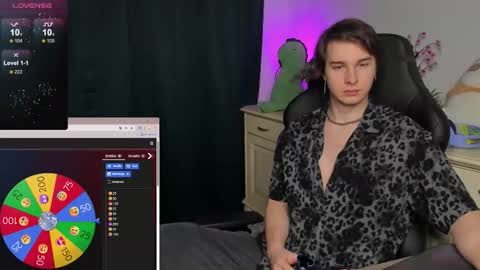 Vincent Strong online show from November 9, 8:23 am