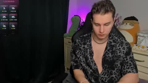 Vincent Strong online show from December 4, 3:49 am