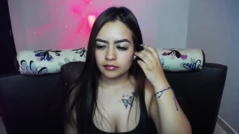 Snapshot of vio_let_ chatting on December 15, 9:31 pm Daniela online show from December 15, 9:31 pm