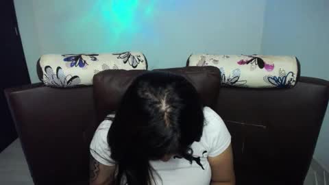 Snapshot of vio_let_ chatting on December 16, 3:40 am Daniela online show from December 16, 3:40 am