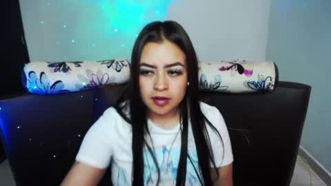 Snapshot of vio_let_ chatting on December 28, 1:49 pm Daniela online show from December 28, 1:49 pm