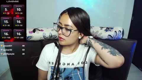 Snapshot of vio_let_ chatting on February 17, 3:47 am Daniela online show from February 17, 3:47 am