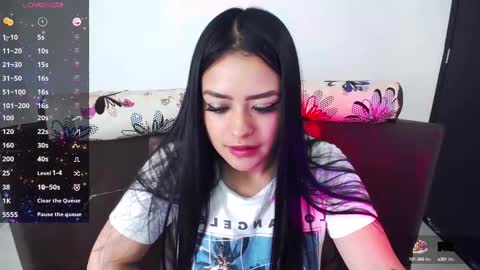 Snapshot of vio_let_ chatting on March 10, 7:07 pm Daniela online show from March 10, 7:07 pm