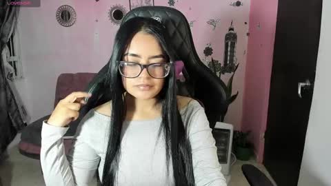 Snapshot of vio_let_ chatting on October 3, 7:27 am Daniela online show from October 3, 7:27 am