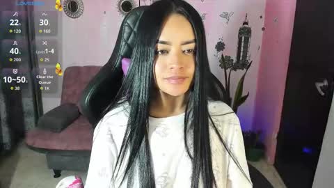 Snapshot of vio_let_ chatting on October 5, 6:23 am Daniela online show from October 5, 6:23 am