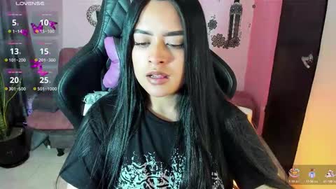 Snapshot of vio_let_ chatting on October 12, 7:29 am Daniela online show from October 12, 7:29 am