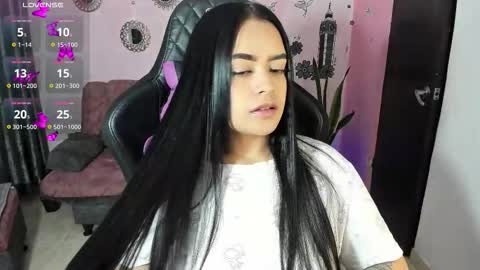 Snapshot of vio_let_ chatting on October 14, 4:24 am Daniela online show from October 14, 4:24 am