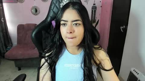 Snapshot of vio_let_ chatting on October 21, 12:28 pm Daniela online show from October 21, 12:28 pm