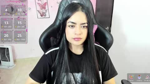 Snapshot of vio_let_ chatting on November 3, 12:50 pm Daniela online show from November 3, 12:50 pm