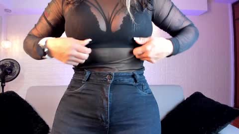 Snapshot of violeet_scott chatting on December 27, 10:55 am Violett Everyday From 0530 to 1430 Col Time online show from December 27, 10:55 am
