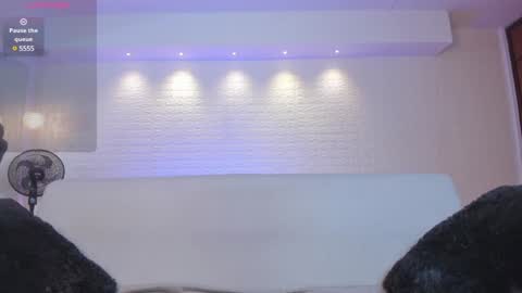 Snapshot of violeet_scott chatting on December 28, 10:47 am Violett Everyday From 0530 to 1430 Col Time online show from December 28, 10:47 am