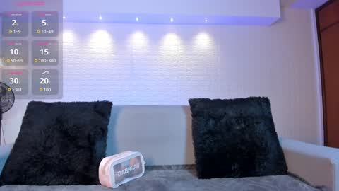 Snapshot of violeet_scott chatting on January 4, 10:38 am Violett Everyday From 0530 to 1430 Col Time online show from January 4, 10:38 am