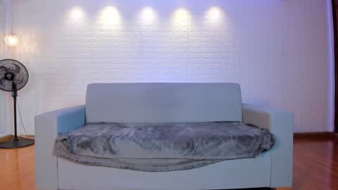 Snapshot of violeet_scott chatting on January 4, 4:43 pm Violett Everyday From 0530 to 1430 Col Time online show from January 4, 4:43 pm