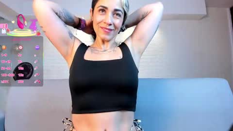 Snapshot of violeet_scott chatting on March 11, 10:51 am Violett Everyday From 0530 to 1430 Col Time online show from March 11, 10:51 am