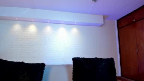 Violett  Everyday From 0530 to 1430 Col Time online show from January 15, 10:42 am