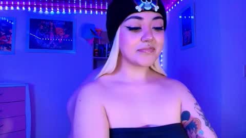 Snapshot of violeet_smile chatting on December 3, 6:32 am violet online show from December 3, 6:32 am