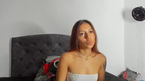 Snapshot of violet_casper_ chatting on January 19, 11:21 pm Violet and Casper online show from January 19, 11:21 pm