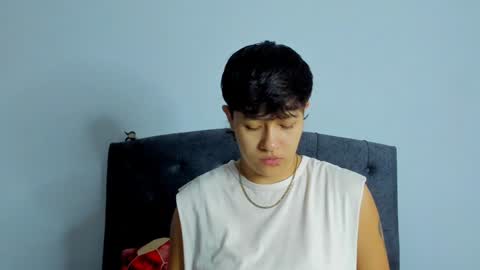 Snapshot of violet_casper_ chatting on January 22, 9:46 am Violet and Casper online show from January 22, 9:46 am