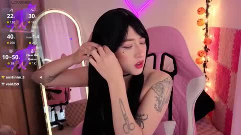 violet online show from November 16, 7:08 pm