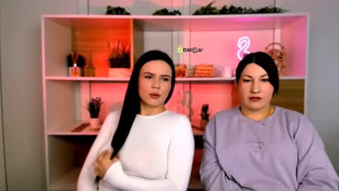 Snapshot of violet_moxi chatting on December 3, 12:25 pm violet_moxi online show from December 3, 12:25 pm