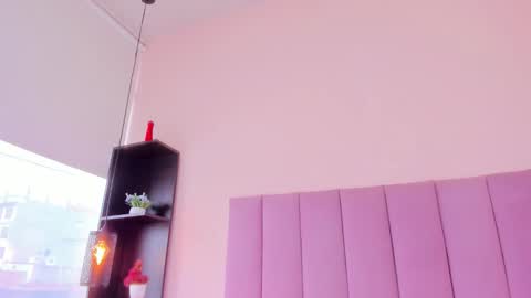 violet online show from November 12, 2:39 pm