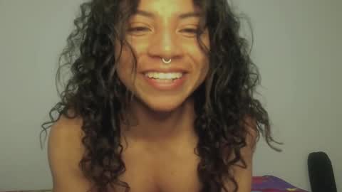 Snapshot of violet_smmithh chatting on February 19, 9:25 pm Violet online show from February 19, 9:25 pm