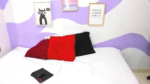 Snapshot of violeta_1404 chatting on November 1, 11:56 am violeta_1404 online show from November 1, 11:56 am