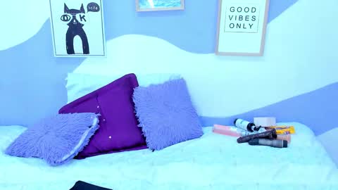 Snapshot of violeta_1404 chatting on November 14, 1:43 pm violeta_1404 online show from November 14, 1:43 pm