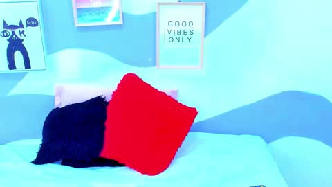 Snapshot of violeta_1404 chatting on December 3, 12:58 pm violeta_1404 online show from December 3, 12:58 pm