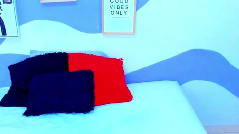 Snapshot of violeta_1404 chatting on December 4, 12:47 pm violeta_1404 online show from December 4, 12:47 pm