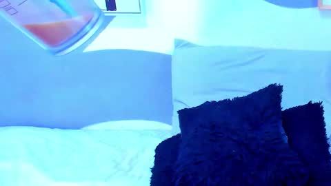 Snapshot of violeta_1404 chatting on December 5, 1:52 pm violeta_1404 online show from December 5, 1:52 pm