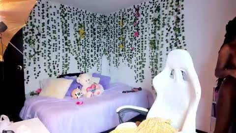 Snapshot of violeta_milleer chatting on December 6, 3:00 pm Violeta online show from December 6, 3:00 pm