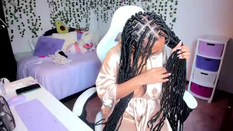 Snapshot of violeta_milleer chatting on December 10, 2:50 pm Violeta online show from December 10, 2:50 pm