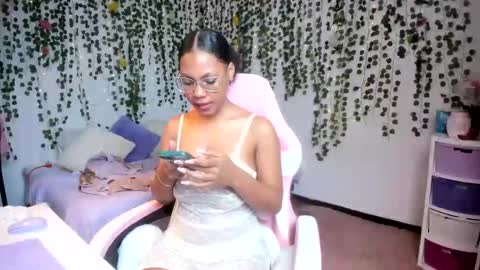 Snapshot of violeta_milleer chatting on September 16, 3:02 pm Violeta online show from September 16, 3:02 pm