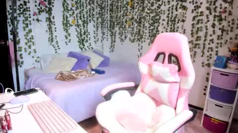 Snapshot of violeta_milleer chatting on November 18, 5:06 pm Violeta online show from November 18, 5:06 pm