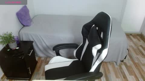 Snapshot of violeta_u chatting on December 15, 3:27 pm violeta online show from December 15, 3:27 pm