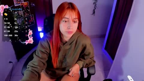 Snapshot of violetaarey chatting on November 13, 11:36 pm Violeta Help me reach 150 thumbs up online show from November 13, 11:36 pm