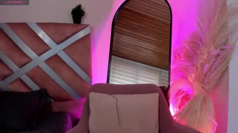 Snapshot of violetcollins_ chatting on October 30, 7:36 pm Call me Violet online show from October 30, 7:36 pm