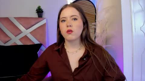 Snapshot of violetcollins_ chatting on November 5, 3:56 pm Call me Violet online show from November 5, 3:56 pm