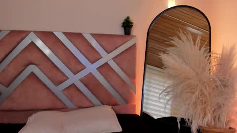 Snapshot of violetcollins_ chatting on December 5, 4:03 pm Call me Violet online show from December 5, 4:03 pm