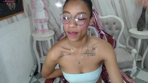 violeth_b online show from December 3, 6:49 pm