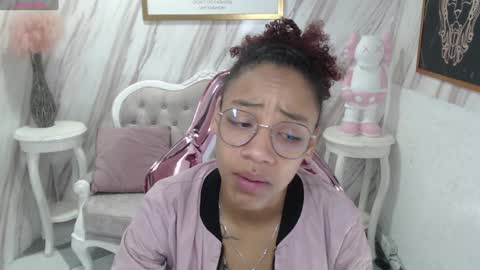 violeth_b online show from December 10, 12:38 pm
