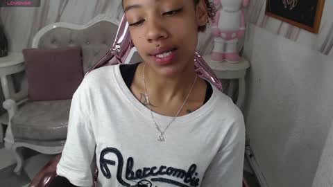 violeth_b online show from December 14, 1:05 pm