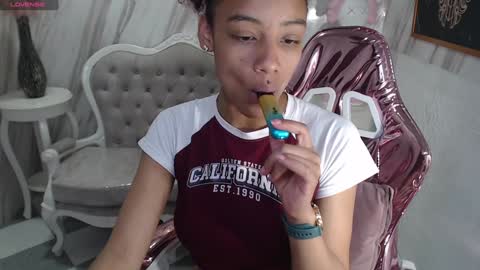 violeth_b online show from January 3, 3:44 pm