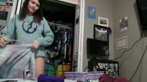 Violet Hooper online show from April 6, 6:53 pm