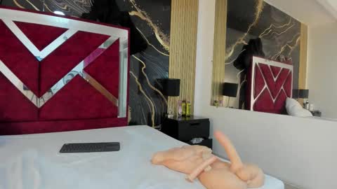 Snapshot of violetrose_as chatting on November 15, 9:43 pm Violet Rose online show from November 15, 9:43 pm